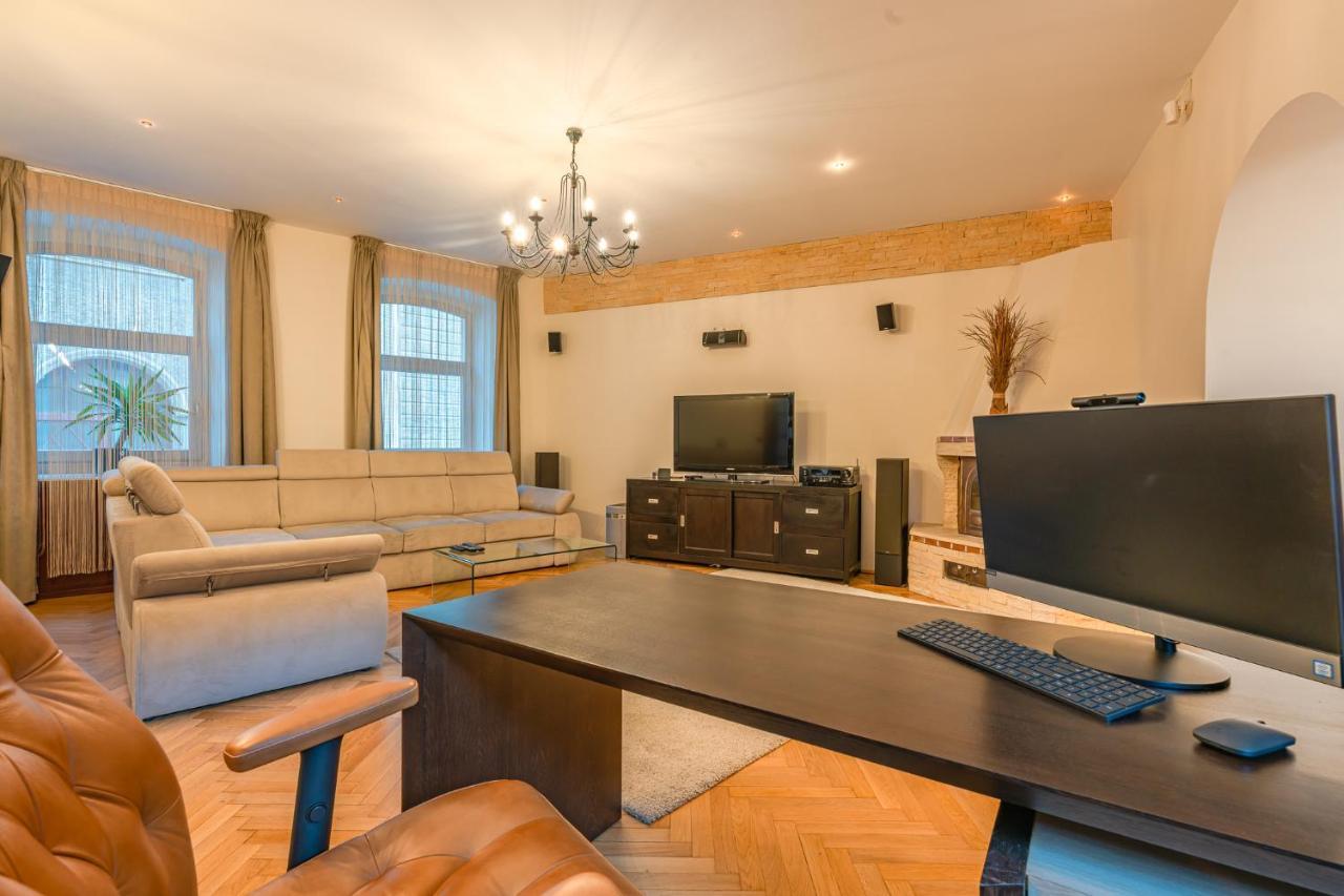 premium suites Postavarului Braşov Exterior foto